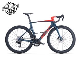 Teammachine R 01 THREE 2025